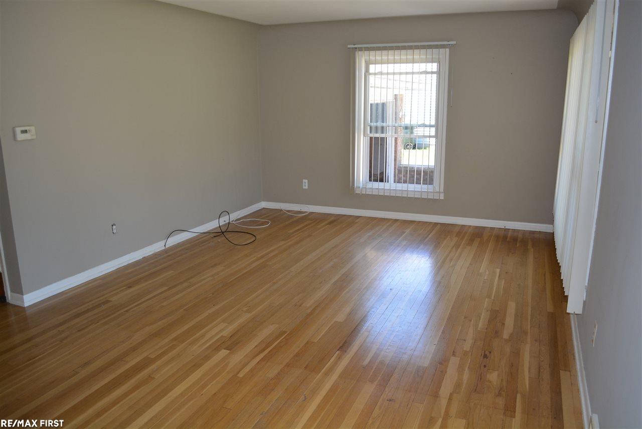 8316 21 Mile Road Utica, MI 48317 - Photo 2 of 17 31320127-1.JPG
