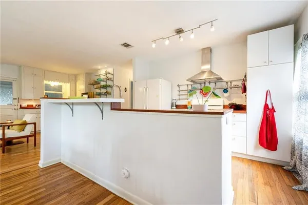 $2,350 | 4407 Lareina Drive, Austin, TX 78745