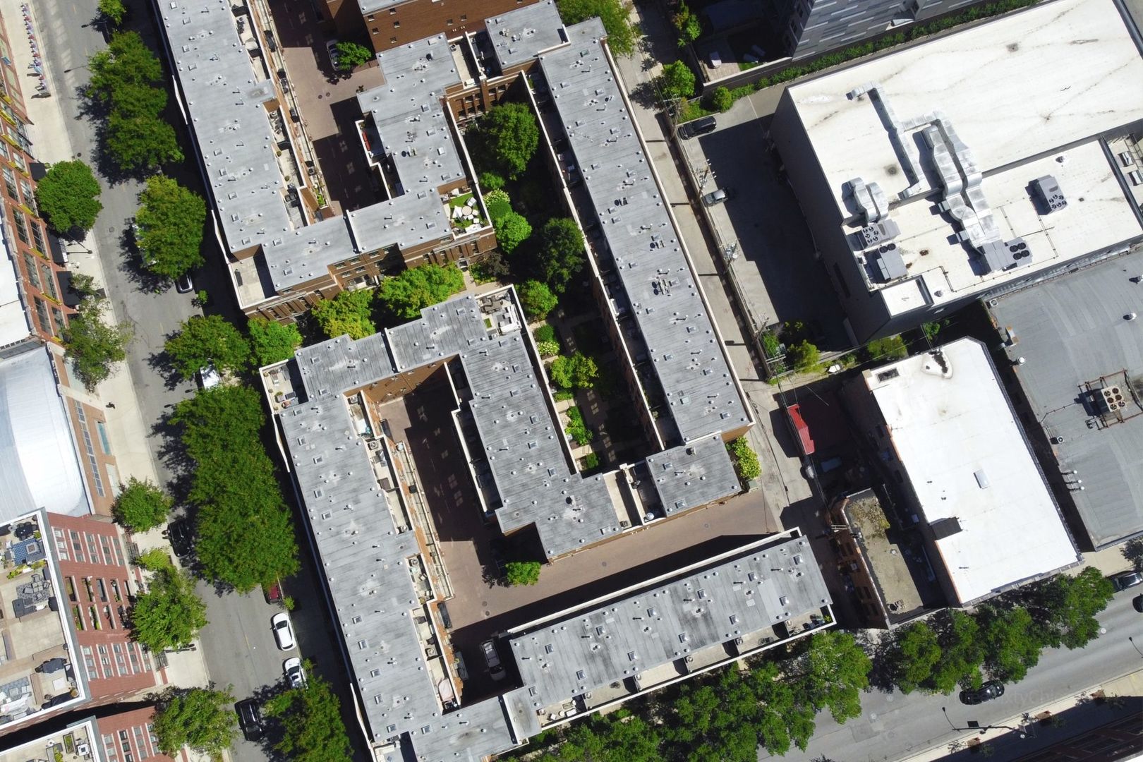 1137 West Monroe Street, Unit 17 Chicago, IL 60607 - Photo 38 of 41 aerial view of an chairs and table on the balcony