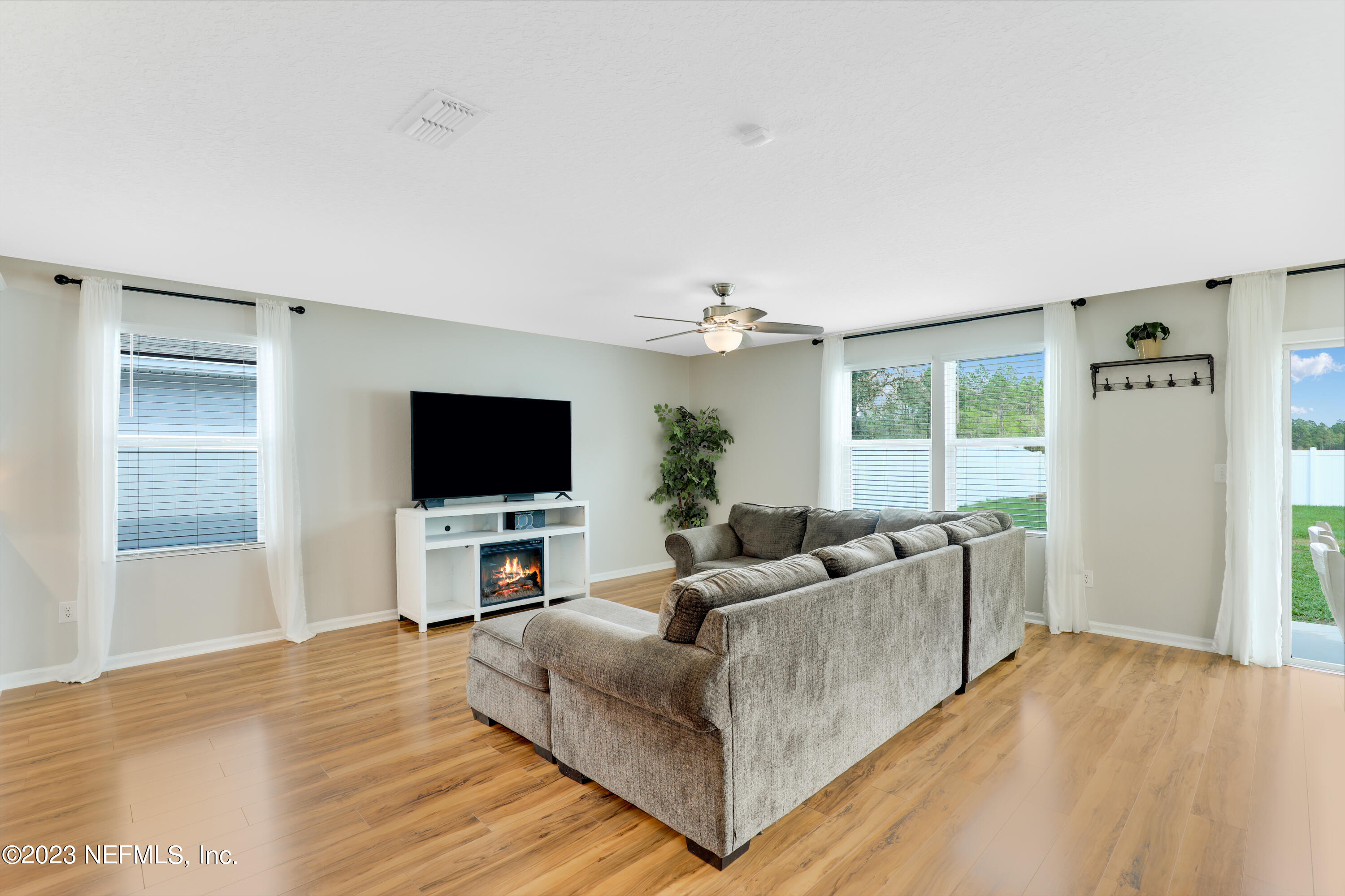 808 Riley Road Middleburg, FL 32068 - Photo 20 of 51 Living Room-4