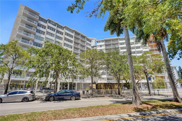 $1,950 | 2025 Northeast 164th Street, Unit 716, North Miami Beach, FL 33162