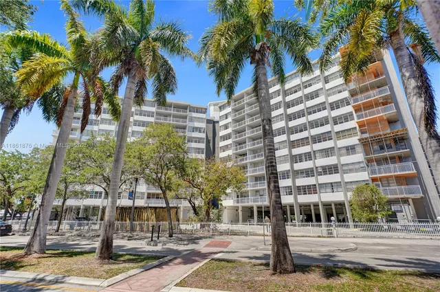 $1,950 | 2025 Northeast 164th Street, Unit 716, North Miami Beach, FL 33162