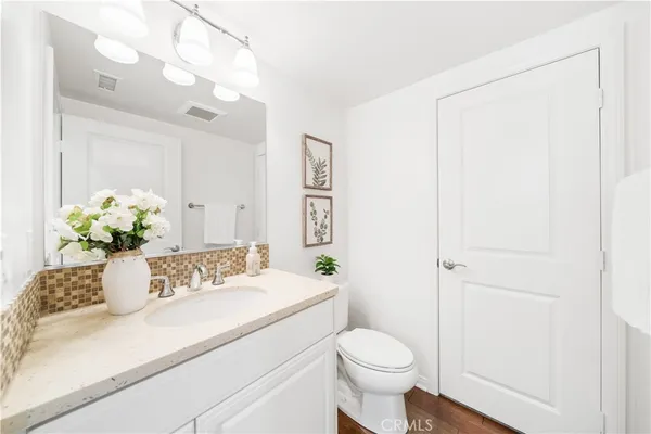 $1,260,000 | 204 Kempton, Irvine, CA 92620