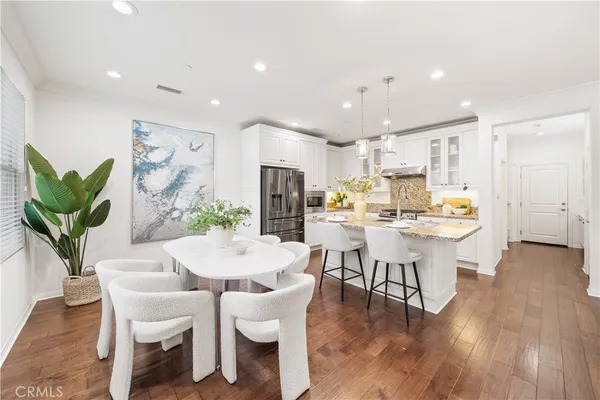 $1,260,000 | 204 Kempton, Irvine, CA 92620