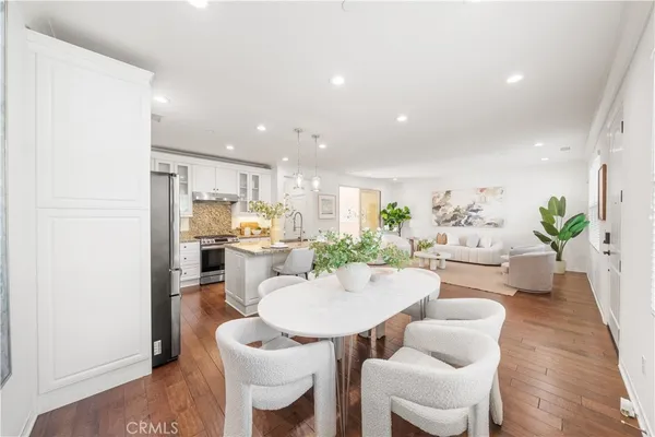 $1,260,000 | 204 Kempton, Irvine, CA 92620