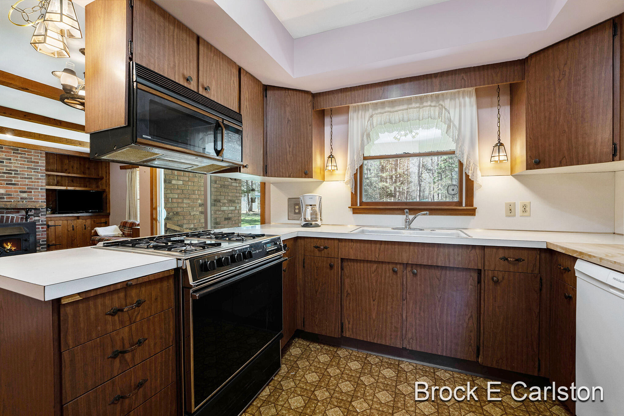 1645 Ritter Drive Muskegon, MI 49441 - Photo 10 of 38 DSC08813