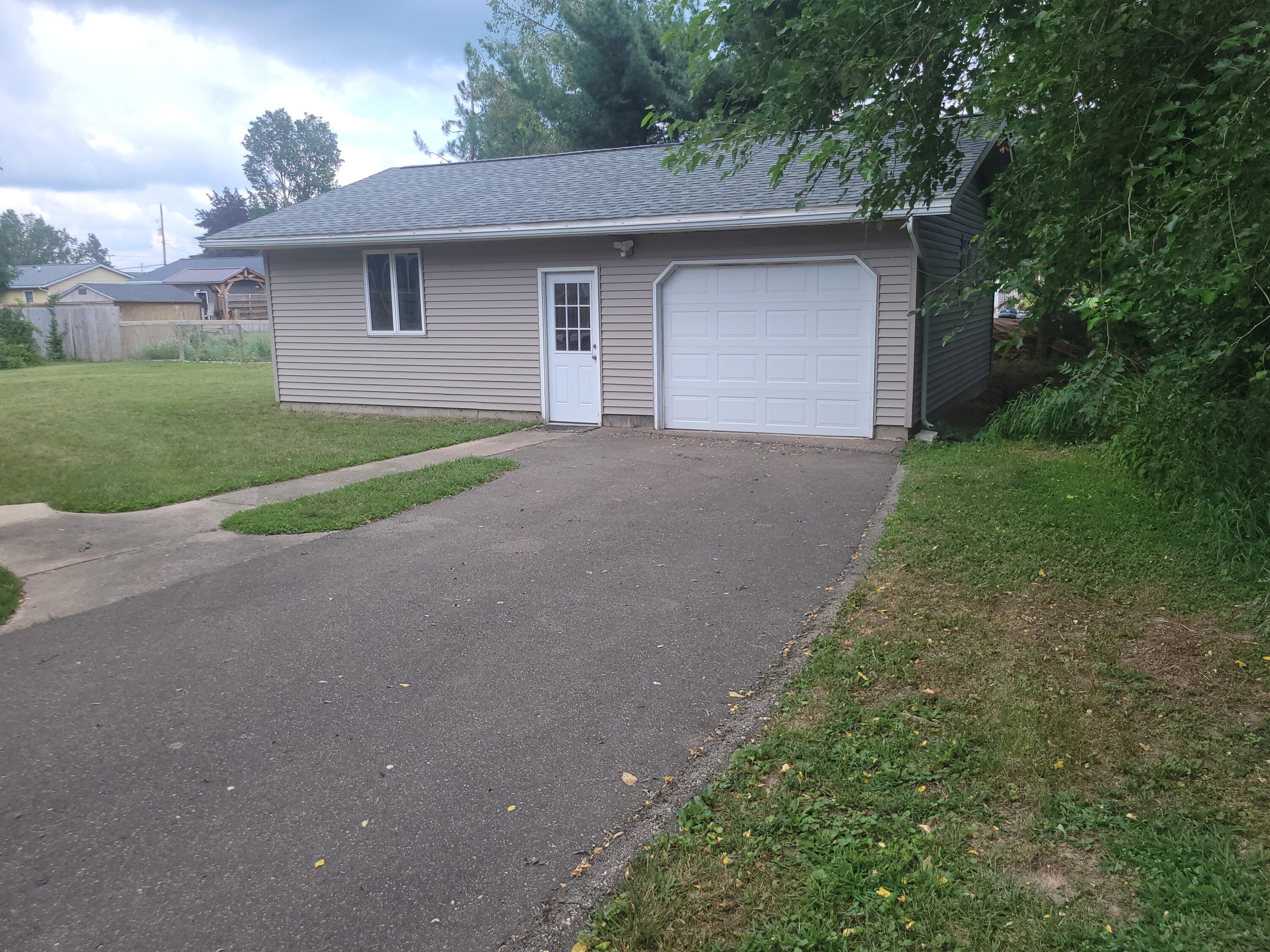 1055 Miller Road Plainwell, MI 49080 - Photo 25 of 31 Rear Garage