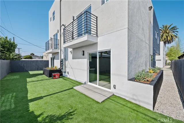 $5,195 | 2935 West Boulevard, Los Angeles, CA 90016