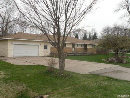 2750 Harrington Road Rochester, MI 48307 - Photo 1 of 6 001
