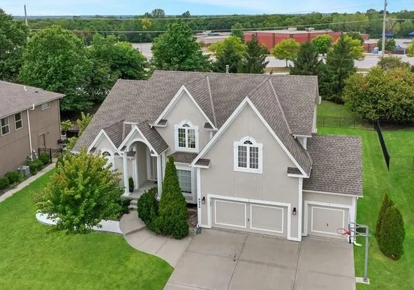 $759,900 | 9020 North Oxford Avenue, Kansas City, MO 64157