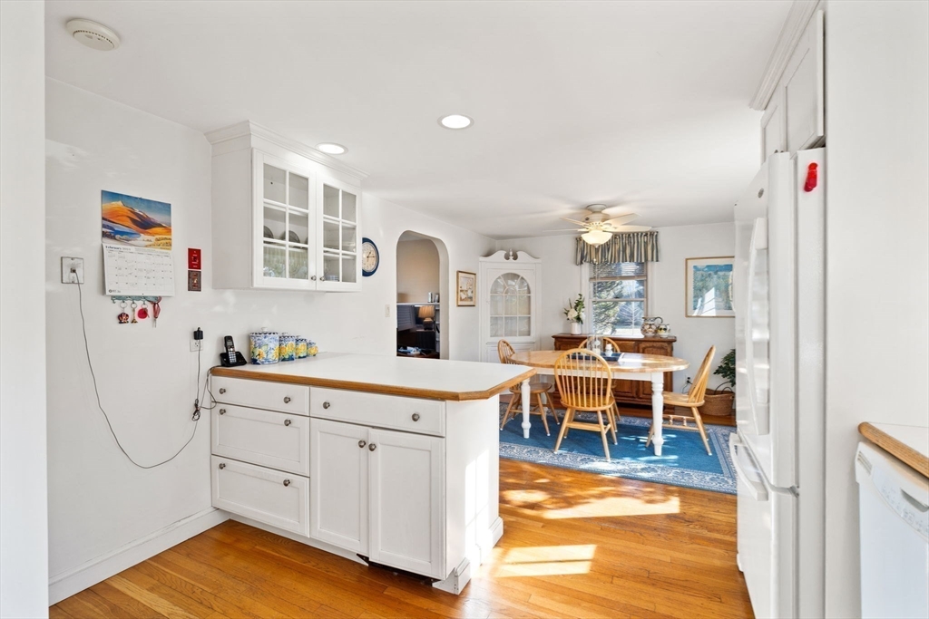 27 Cornell Road Marblehead, MA 01945 - Photo 14 of 34 a very nice looking dining room with a dining table and a window