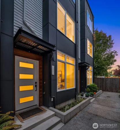 $625,000 | 9553 Ashworth Avenue North, Unit B, Seattle, WA 98103