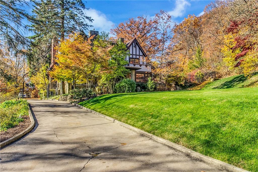 213 Hampton Road Pittsburgh, PA 15215 - Photo 2 of 21