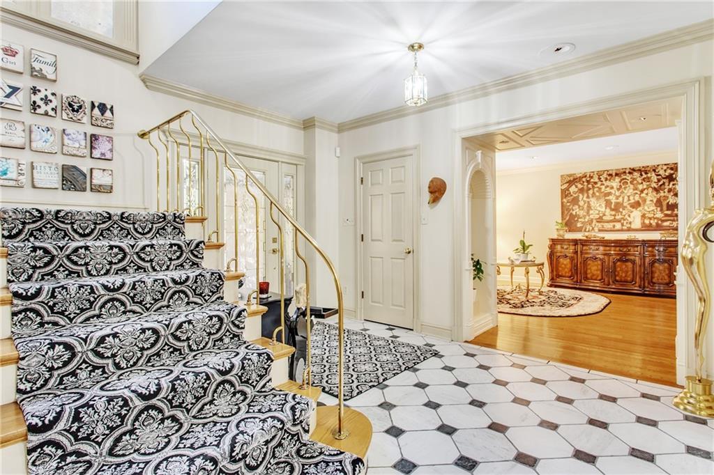 213 Hampton Road Pittsburgh, PA 15215 - Photo 4 of 21 a very nice looking room with a large window