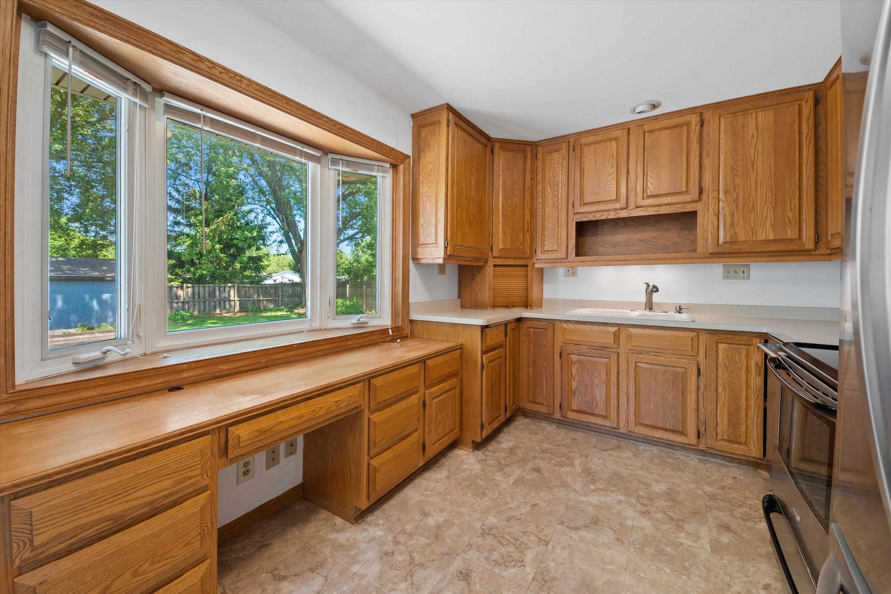 2510 Bittersweet Court Caledonia, WI 53402 - Photo 7 of 29 06-DSC9808