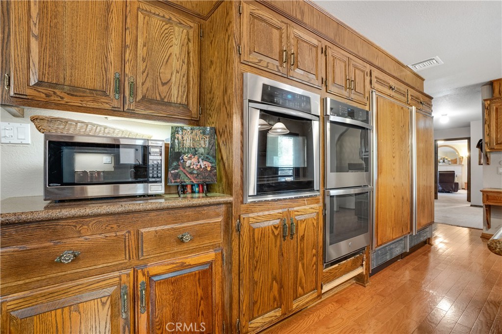 30334 Byfield Road Castaic, CA 91384 - Photo 12 of 48 Kitchen