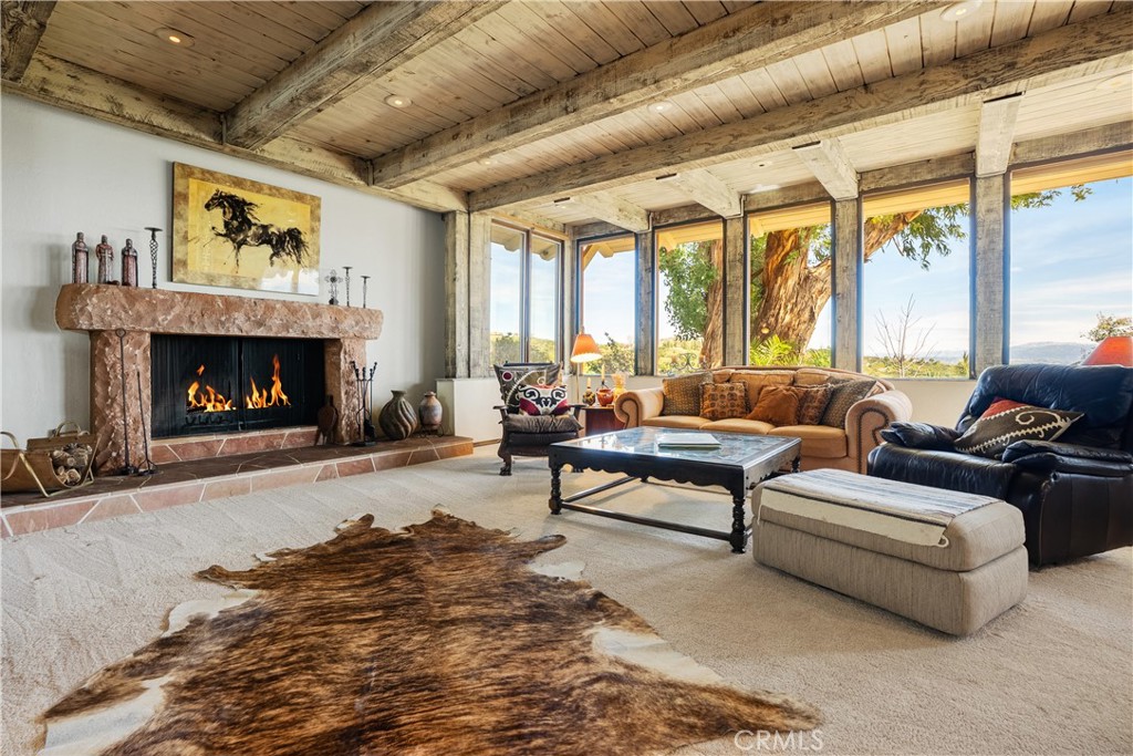 30334 Byfield Road Castaic, CA 91384 - Photo 17 of 48 Family room