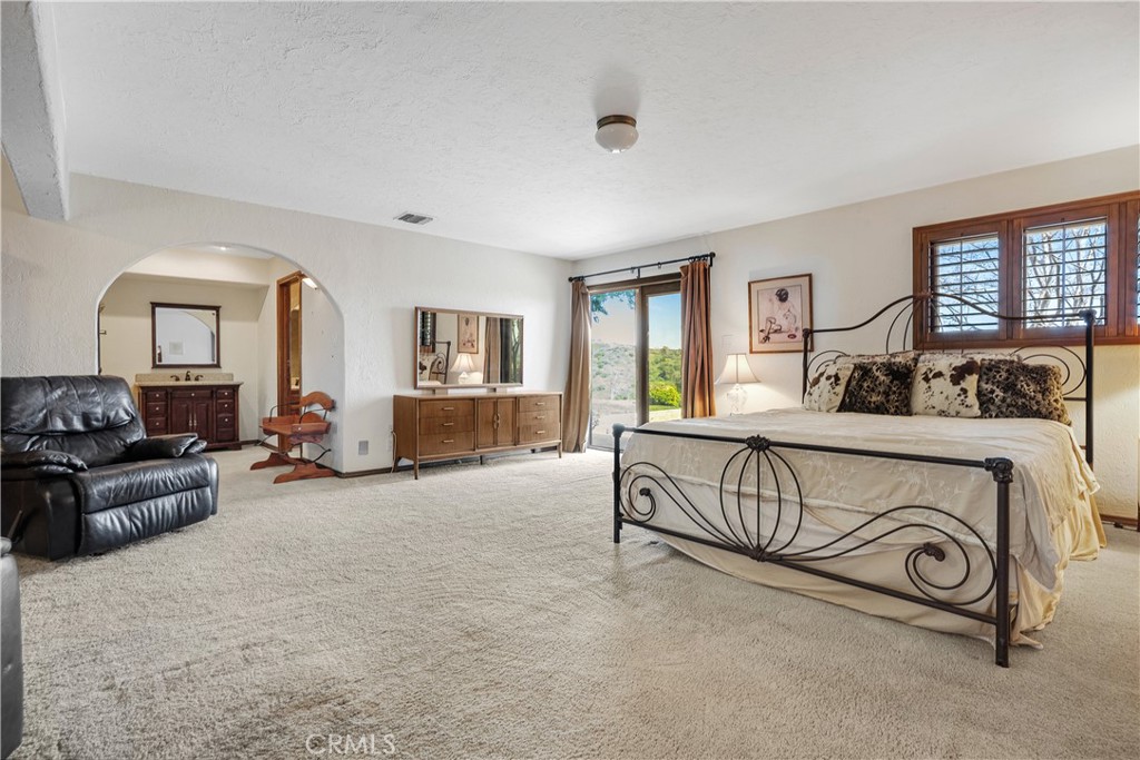 30334 Byfield Road Castaic, CA 91384 - Photo 23 of 48 Primary bedroom - Original image