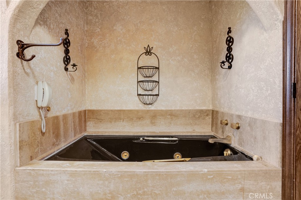 30334 Byfield Road Castaic, CA 91384 - Photo 27 of 48 Primary bathroom