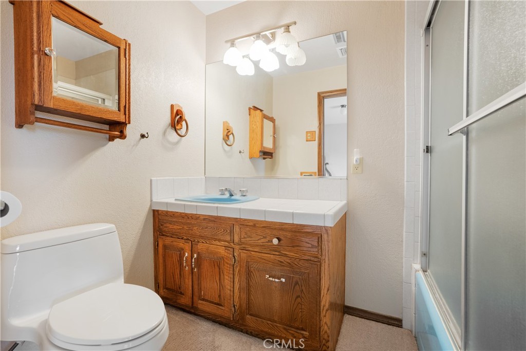 30334 Byfield Road Castaic, CA 91384 - Photo 32 of 48 En suite bathroom