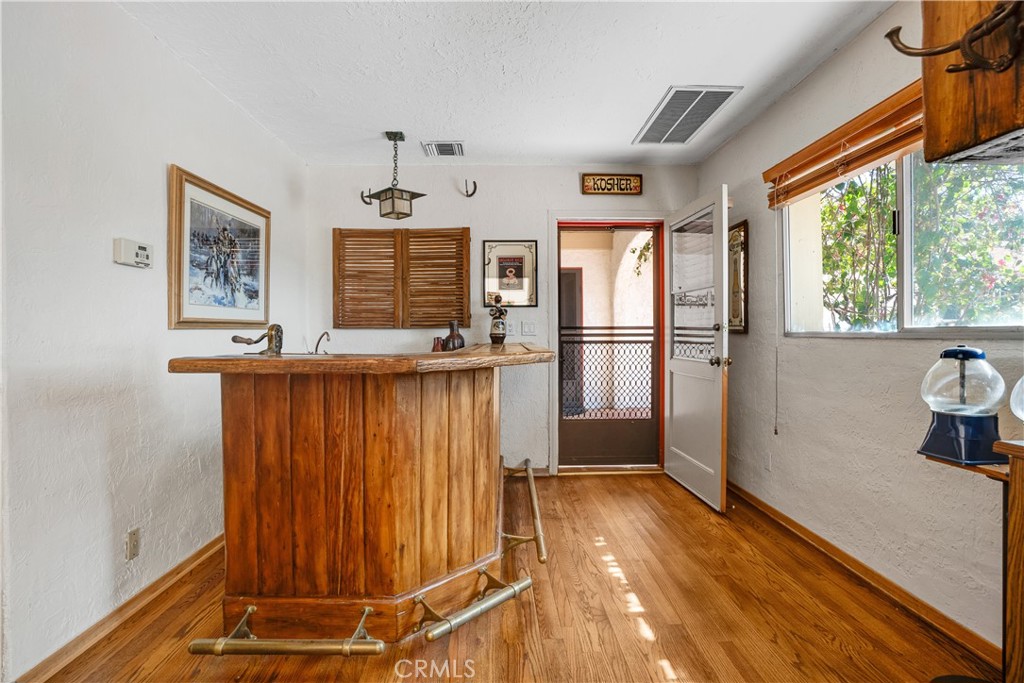 30334 Byfield Road Castaic, CA 91384 - Photo 39 of 48 Guest house - bar area