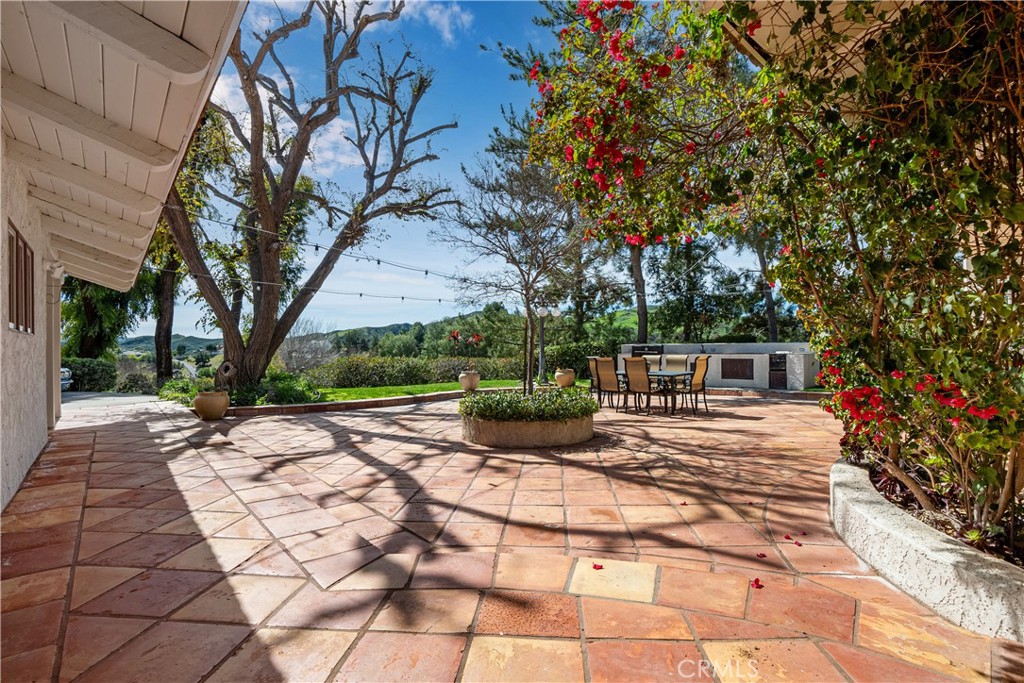 30334 Byfield Road Castaic, CA 91384 - Photo 5 of 48