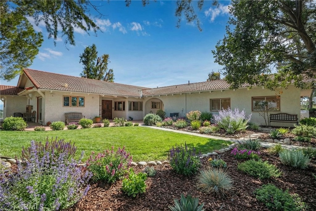 30334 Byfield Road Castaic, CA 91384 - Photo 8 of 48 Front yard - AI-augmented image