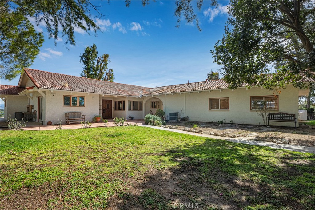 30334 Byfield Road Castaic, CA 91384 - Photo 9 of 48 Front yard - Original image