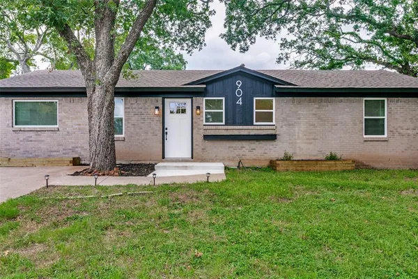 $2,350 | 904 Bryan Drive, Bedford, TX 76022