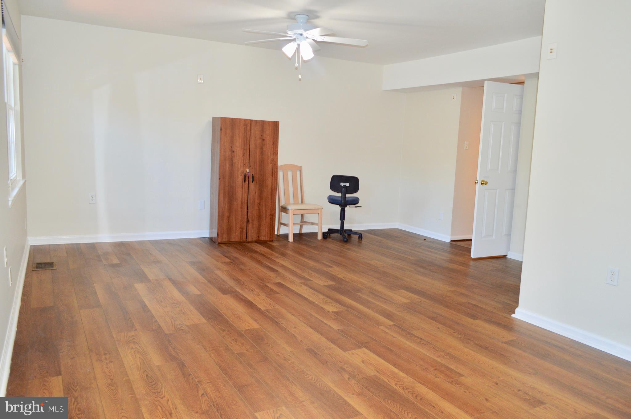 7 Honey Brook Circle Gaithersburg, MD 20878 - Photo 11 of 38 Living room