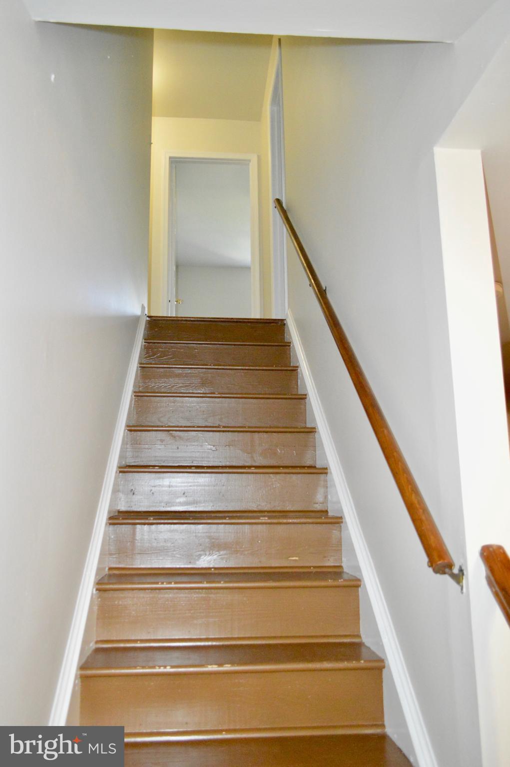7 Honey Brook Circle Gaithersburg, MD 20878 - Photo 26 of 38 Stairs to upper level