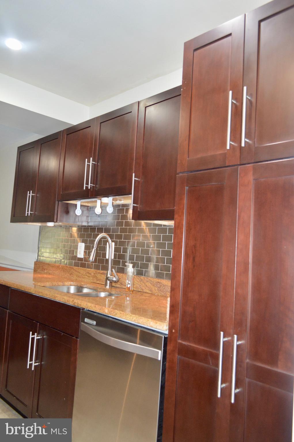 7 Honey Brook Circle Gaithersburg, MD 20878 - Photo 6 of 38 Kitchen