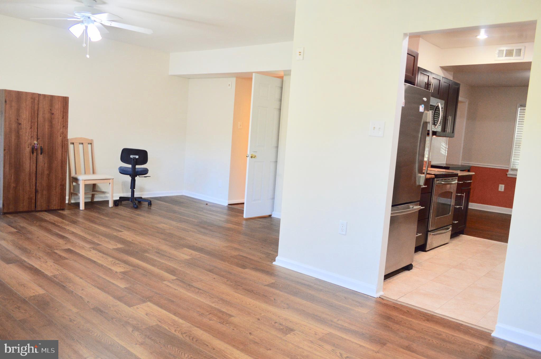 7 Honey Brook Circle Gaithersburg, MD 20878 - Photo 10 of 38 Living room