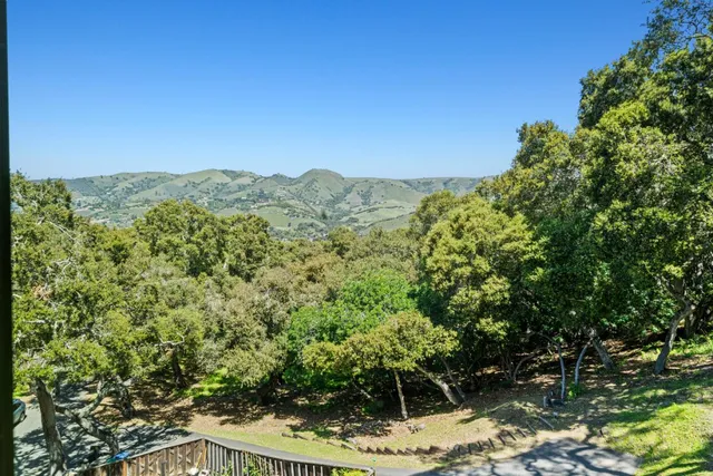 $995,000 | 18 Camino De Travesia, Carmel Valley, CA 93924