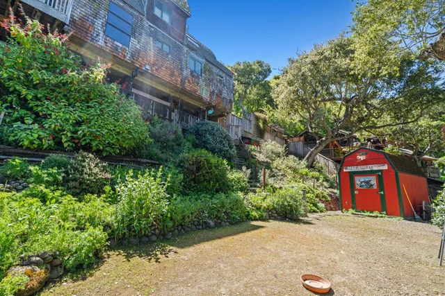 $995,000 | 18 Camino De Travesia, Carmel Valley, CA 93924