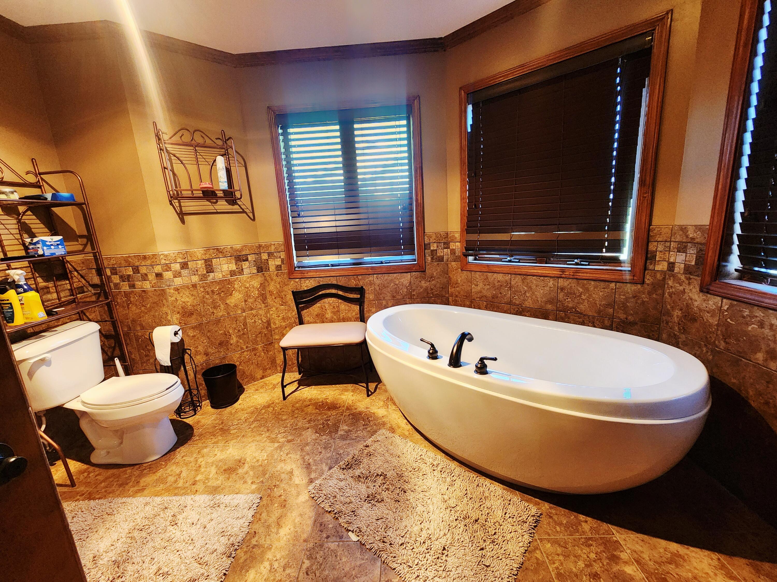 1407 Tyler Court Crown Point, IN 46307 - Photo 18 of 24 a view of a bathtub in a bathroom