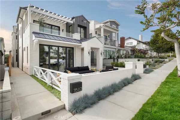$3,350,000 | 715 1/2 Poinsettia Avenue, Corona del Mar, CA 92625