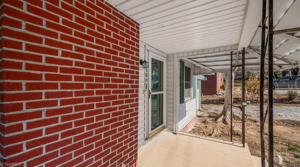 609 Martha Place High Point, NC 27263 - Photo 5 of 25