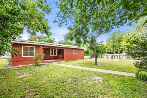 $328,000 | 304 West Live Oak Street, Fredericksburg, TX 78624