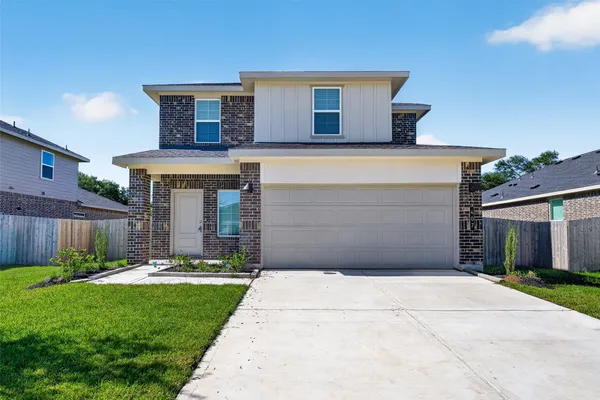 $2,295 | 407 Robin Court, Angleton, TX 77515