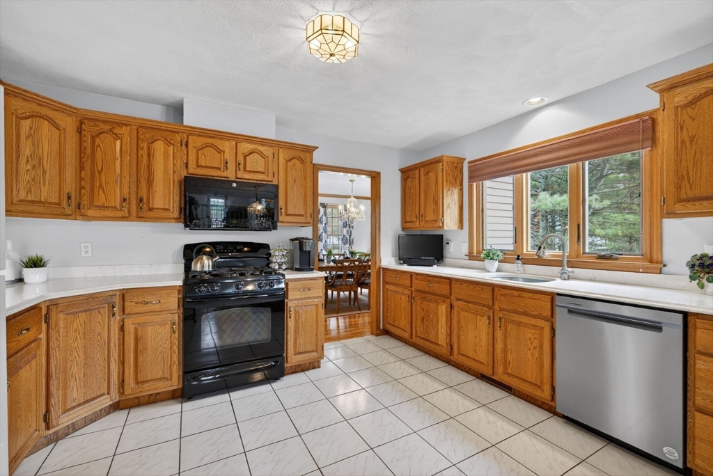 2 Stouffer Circle Andover, MA 01810 - Photo 13 of 41