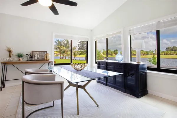 $4,000 | 524 Village Lake Drive, Unit 524, Weston, FL 33326