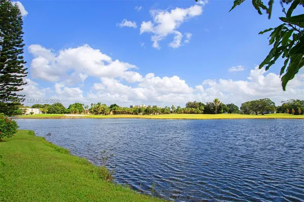 $4,000 | 524 Village Lake Drive, Unit 524, Weston, FL 33326