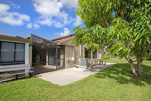 $4,000 | 524 Village Lake Drive, Unit 524, Weston, FL 33326