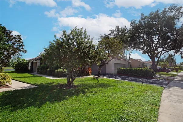 $4,000 | 524 Village Lake Drive, Unit 524, Weston, FL 33326