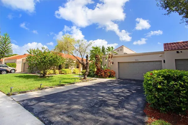 $4,000 | 524 Village Lake Drive, Unit 524, Weston, FL 33326