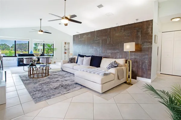 $4,000 | 524 Village Lake Drive, Unit 524, Weston, FL 33326