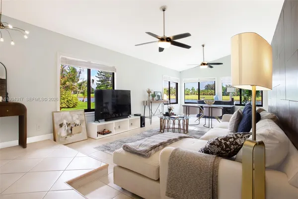 $4,000 | 524 Village Lake Drive, Unit 524, Weston, FL 33326