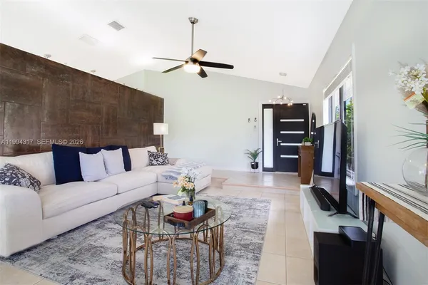$4,000 | 524 Village Lake Drive, Unit 524, Weston, FL 33326