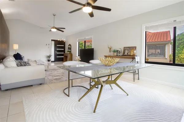 $4,000 | 524 Village Lake Drive, Unit 524, Weston, FL 33326
